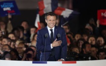 Macron promet une "méthode refondée" pour être "le président de tous"