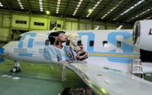Un avion en hommage à Maradona, le "Tango D10S", dévoilé en Argentine