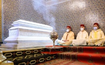 SM le Roi préside une veillée religieuse à l'occasion du 24ème anniversaire de la disparition de Feu Hassan II