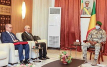 Le Président de la transition au Mali reçoit Chakib Benmoussa