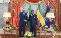 SM le Roi remet un don de fertilisants au Gabon 