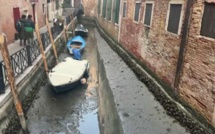 Sécheresse :  A Venise, les gondoles en cale sèche