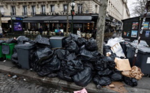 Grève des éboueurs : Plus de 7000 tonnes de poubelles jonchent les trottoirs de Paris
