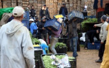 Reportage : Au marché de gros, grossistes et revendeurs se serrent les dents !