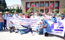 Les cadres du ministère de l'Education manifestent devant le Parlement pour revendiquer la promotion hors échelle 