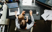 Travail à distance : les employés travaillent plus longtemps et plus dur