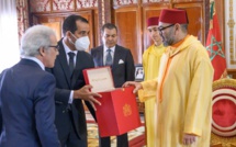 Sa Majesté le Roi reçoit le Wali de Bank Al-Maghrib