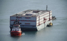 Royaume-Uni : A Portland, la barge de la honte