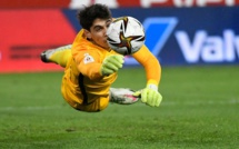 Yassine Bounou nommé pour les trophées Ballon d'Or et Yachine