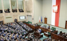Pologne : le Parlement tient sa première session avant la formation du nouveau gouvernement 