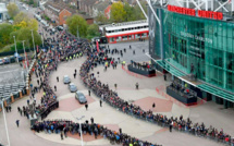 Foot/Cérémonie : Des milliers de Mancuniens rendent un dernier hommage à Bobby Charlton