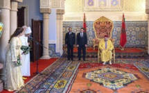 Ambassadeurs : SM le Roi reçoit Samira Sitaïl et Youssef Amrani après leur nomination 
