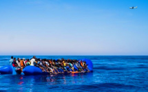Dakhla: Un Garde-côtes de la Marine Royale porte assistance à 57 Subsahariens candidats à la migration irrégulière