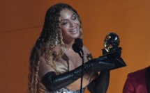 Beyoncé, popstar noire du Texas, dégaine son premier album country