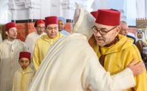 SM le Roi, Amir Al-Mouminine, accomplit la prière de l’Aïd Al-Fitr et reçoit les vœux en cette heureuse occasion