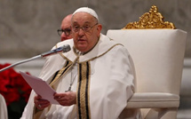 Le pape n'est "pas hors de danger" et restera hospitalisé au moins dix jours