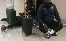  (Q) CDM 26. Zone Afrique: Les Lions Indomptables passent la nuit dans l'aéroport de transit vers Johannesbourg !