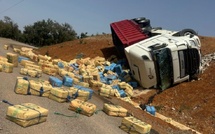 Salé : Renversement d’un camion chargé de haschisch