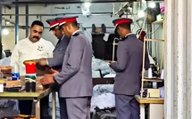 ​Bouskoura : 3 tonnes de vêtements contrefaits saisis dans un atelier clandestin
