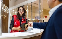 Aéroport Mohammed V: la RAM et Al Barid Bank lancent un service digital personnalisé pour les passagers