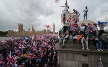 Londres : Des milliers de Britanniques manifestent pour « la liberté d’expression »