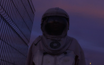 Avec « Don’t Let the Sun Go Up on Me », Asmae El Moudir explore l’ombre et la résilience